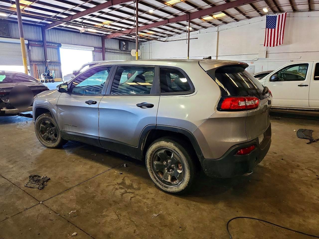2014 Jeep Cheeroke Silver vin: 1C4PJLAB8EW122803