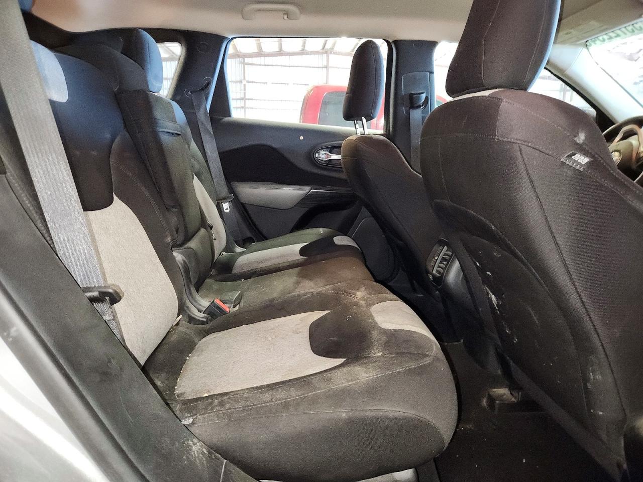2014 Jeep Cheeroke Silver vin: 1C4PJLAB8EW122803