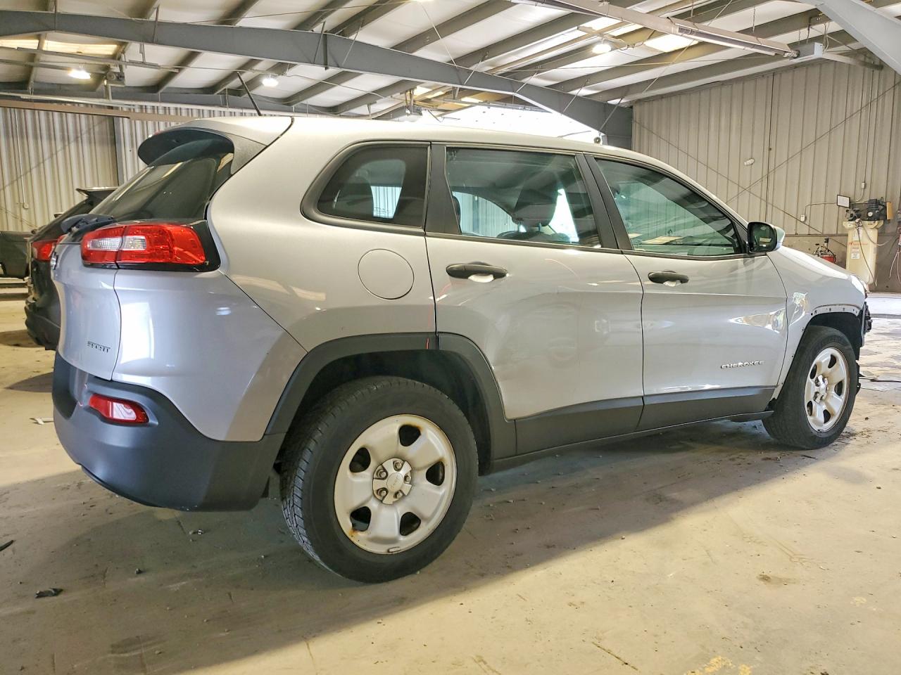 2015 Jeep Cherokee Sport Silver vin: 1C4PJLAB8FW506369