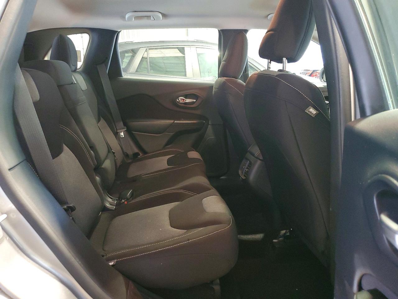 2015 Jeep Cherokee Sport Silver vin: 1C4PJLAB8FW506369