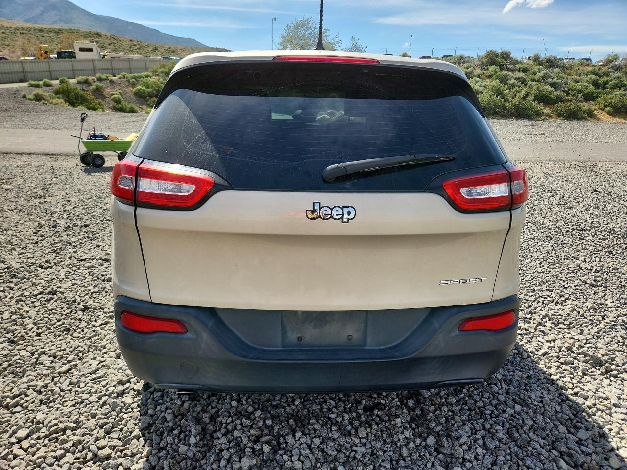 2015 Jeep Cherokee Sport Tan vin: 1C4PJLAB8FW561131