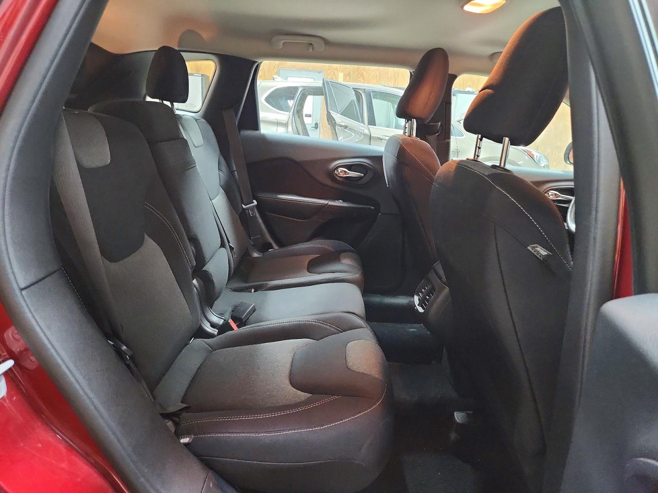 2015 Jeep Cherokee Sport Burgundy vin: 1C4PJLAB8FW597014