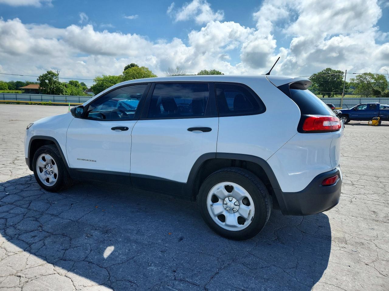 2015 Jeep Cherokee Sport White vin: 1C4PJLAB8FW632103