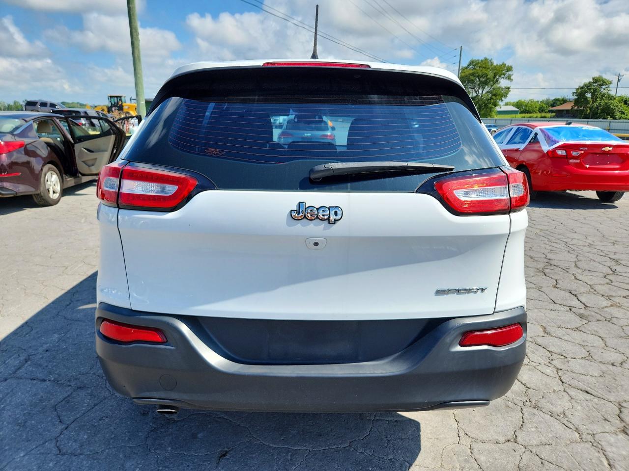 2015 Jeep Cherokee Sport White vin: 1C4PJLAB8FW632103