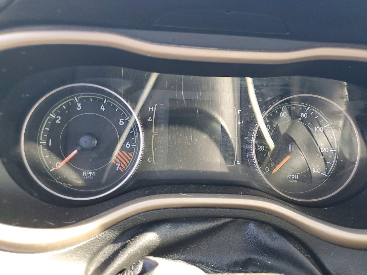 2015 Jeep Cherokee White vin: 1C4PJLAB8FW760440