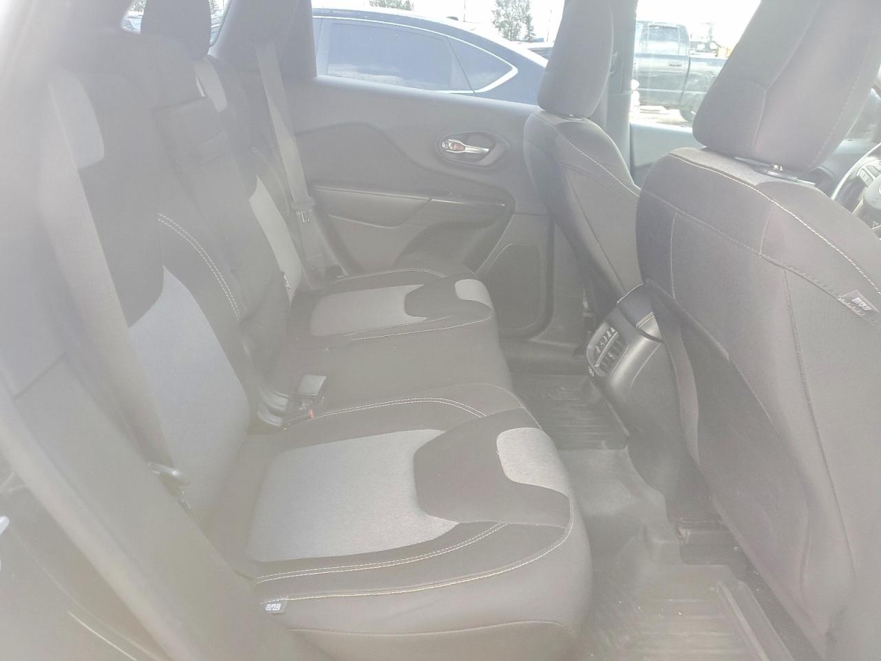 2015 Jeep Cherokee Sport Черный vin: 1C4PJLAB9FW584580