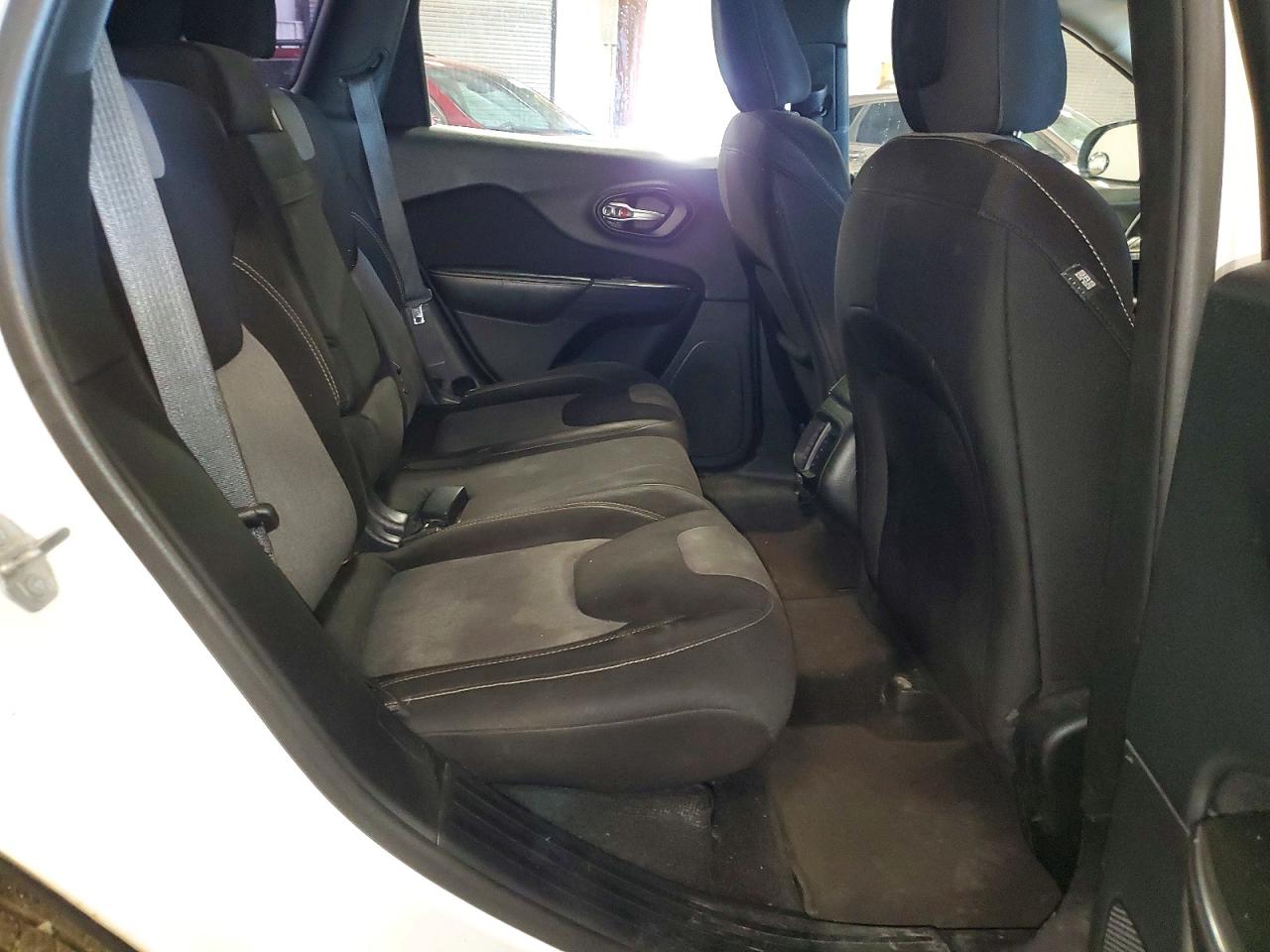2015 Jeep Cherokee Sport White vin: 1C4PJLAB9FW596700