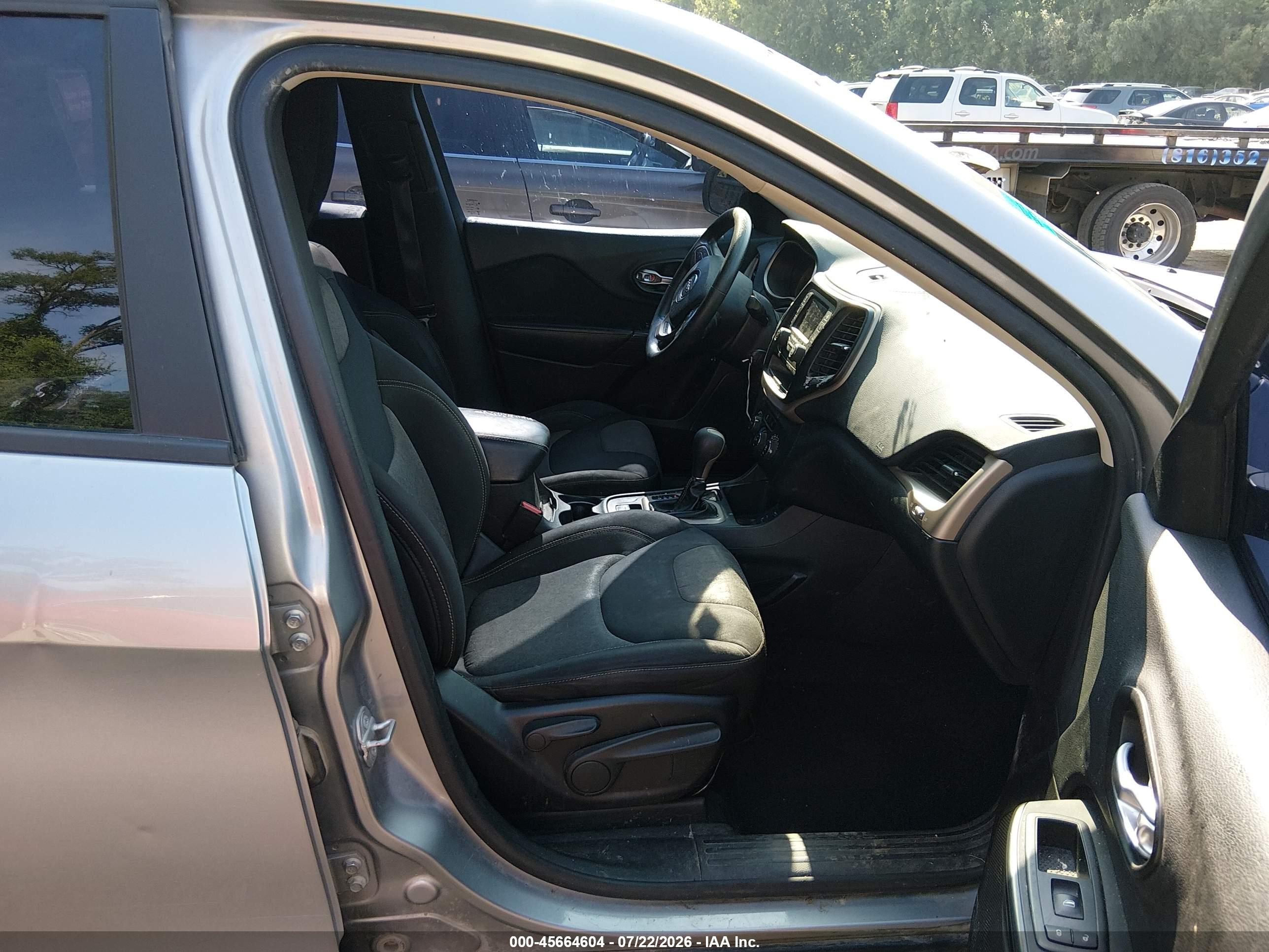 2015 Jeep Cherokee Sport Silver vin: 1C4PJLAB9FW643207