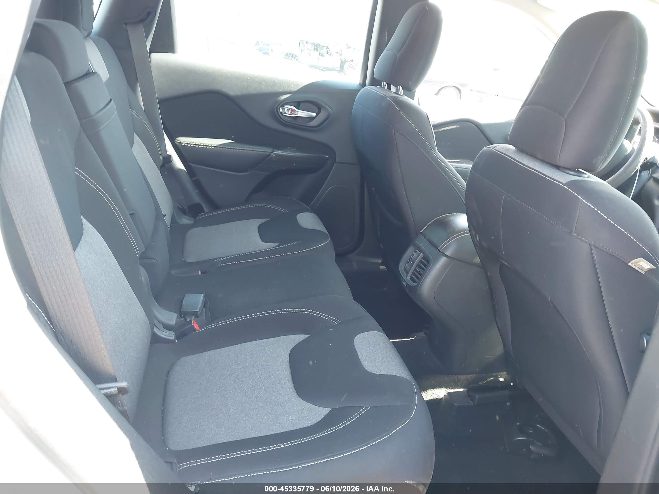 2015 Jeep Cherokee Sport Gray vin: 1C4PJLAB9FW722022
