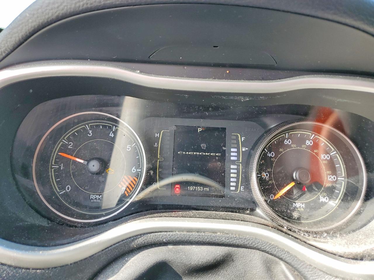 2015 Jeep Cherokee Sport Серебряный vin: 1C4PJLAB9FW761886