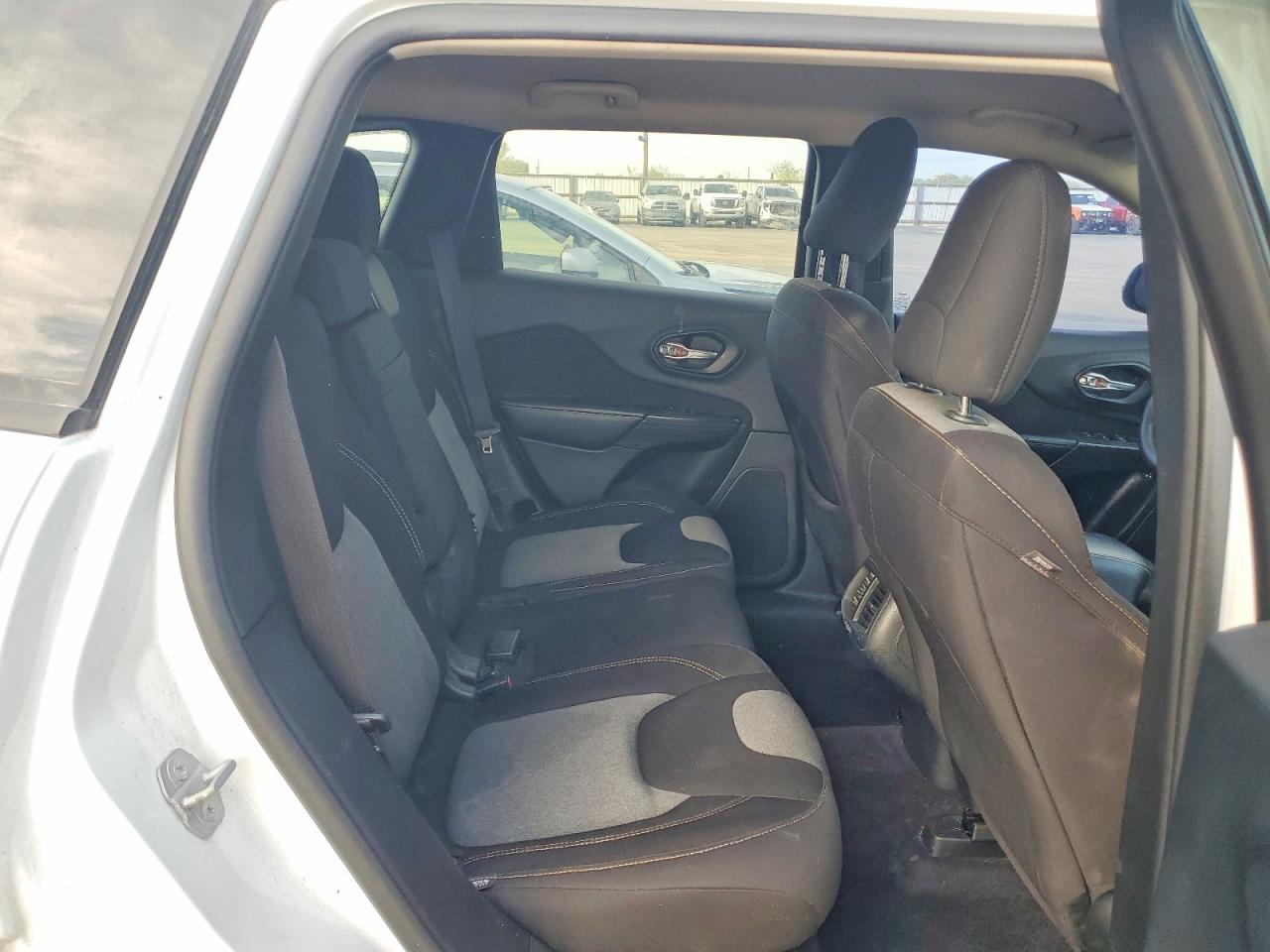 2016 Jeep Cherokee Белый vin: 1C4PJLAB9GW243164