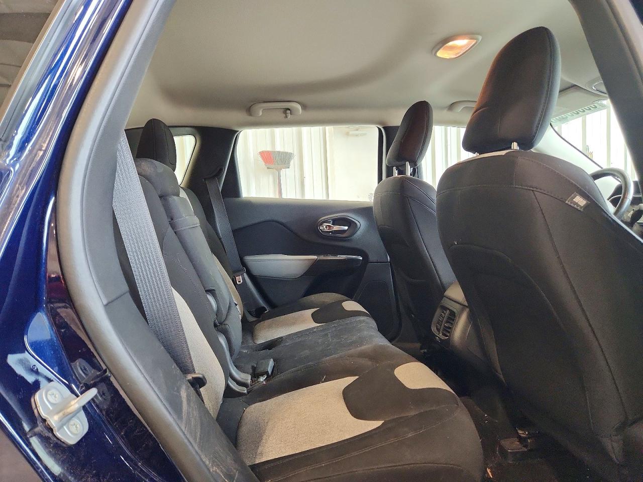 2014 Jeep Cherokee Sport Синий vin: 1C4PJLABXEW185112