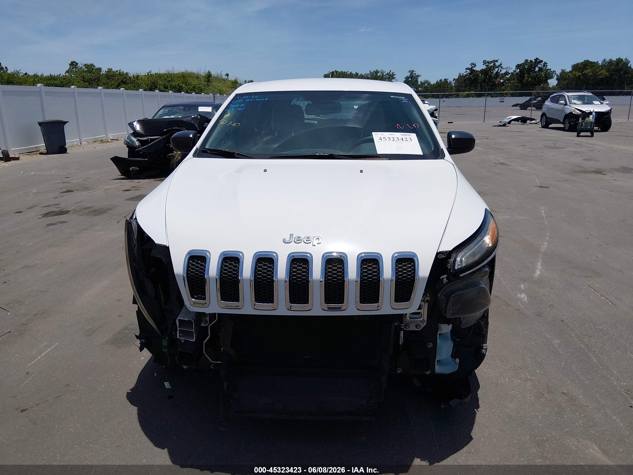 2015 Jeep Cherokee Sport White vin: 1C4PJLABXFW532066
