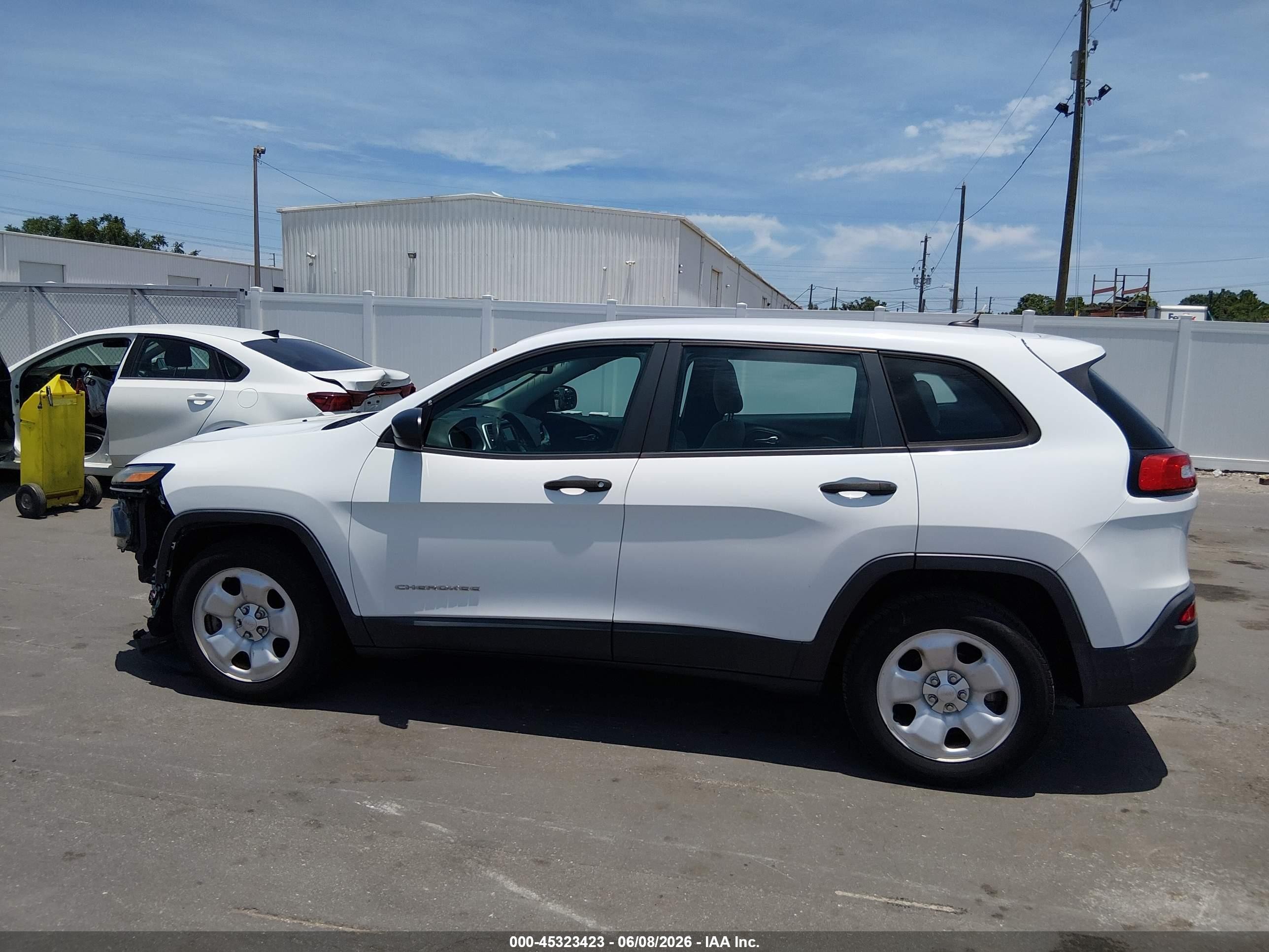 2015 Jeep Cherokee Sport White vin: 1C4PJLABXFW532066