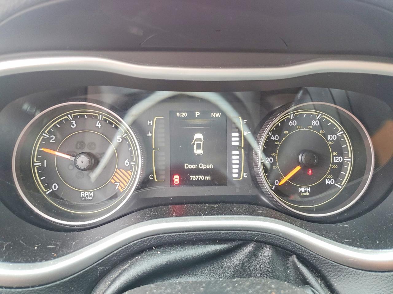 2015 Jeep Cherokee Sport Red vin: 1C4PJLABXFW731750
