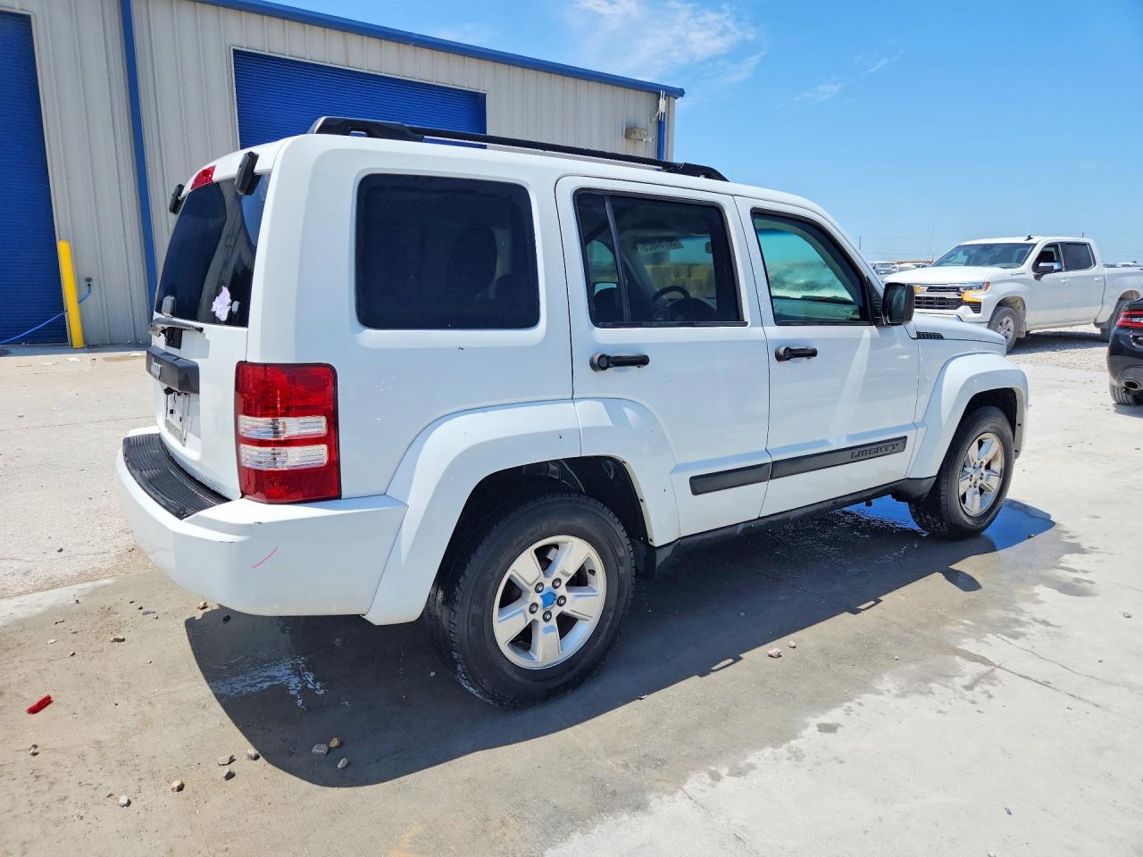2012 Jeep Liberty Sport White vin: 1C4PJLAK1CW100607