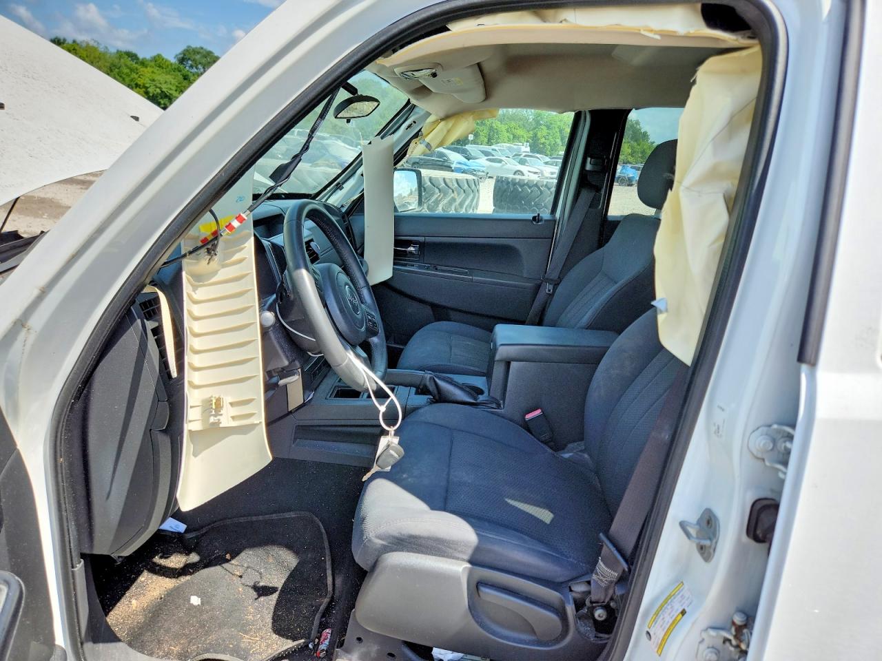 2012 Jeep Liberty Sport White vin: 1C4PJLAK1CW134417