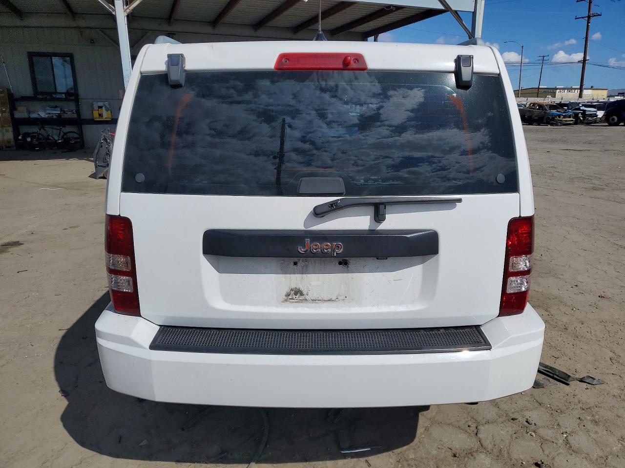 2012 Jeep Liberty White vin: 1C4PJLAK6CW103941