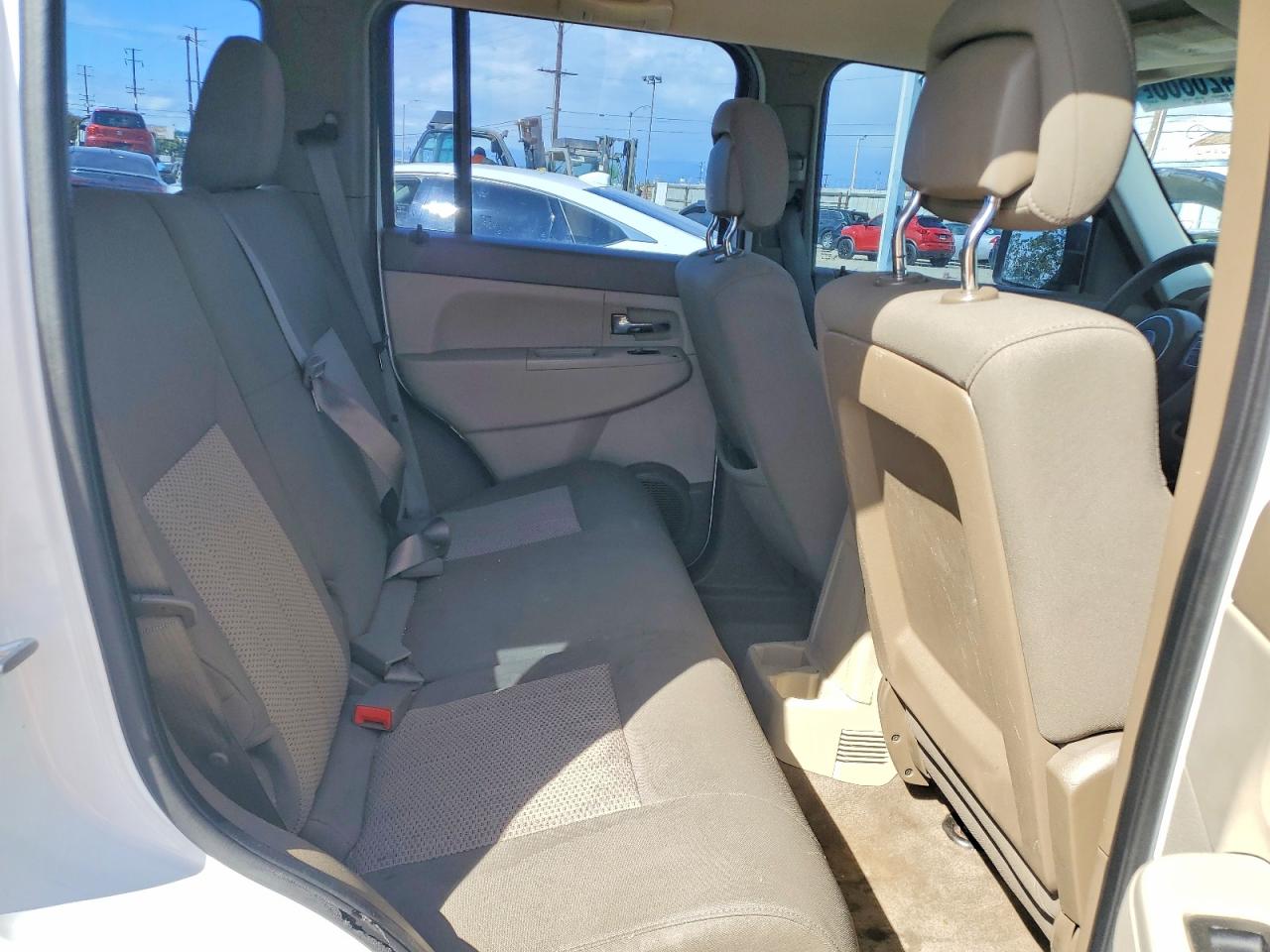 2012 Jeep Liberty White vin: 1C4PJLAK6CW103941