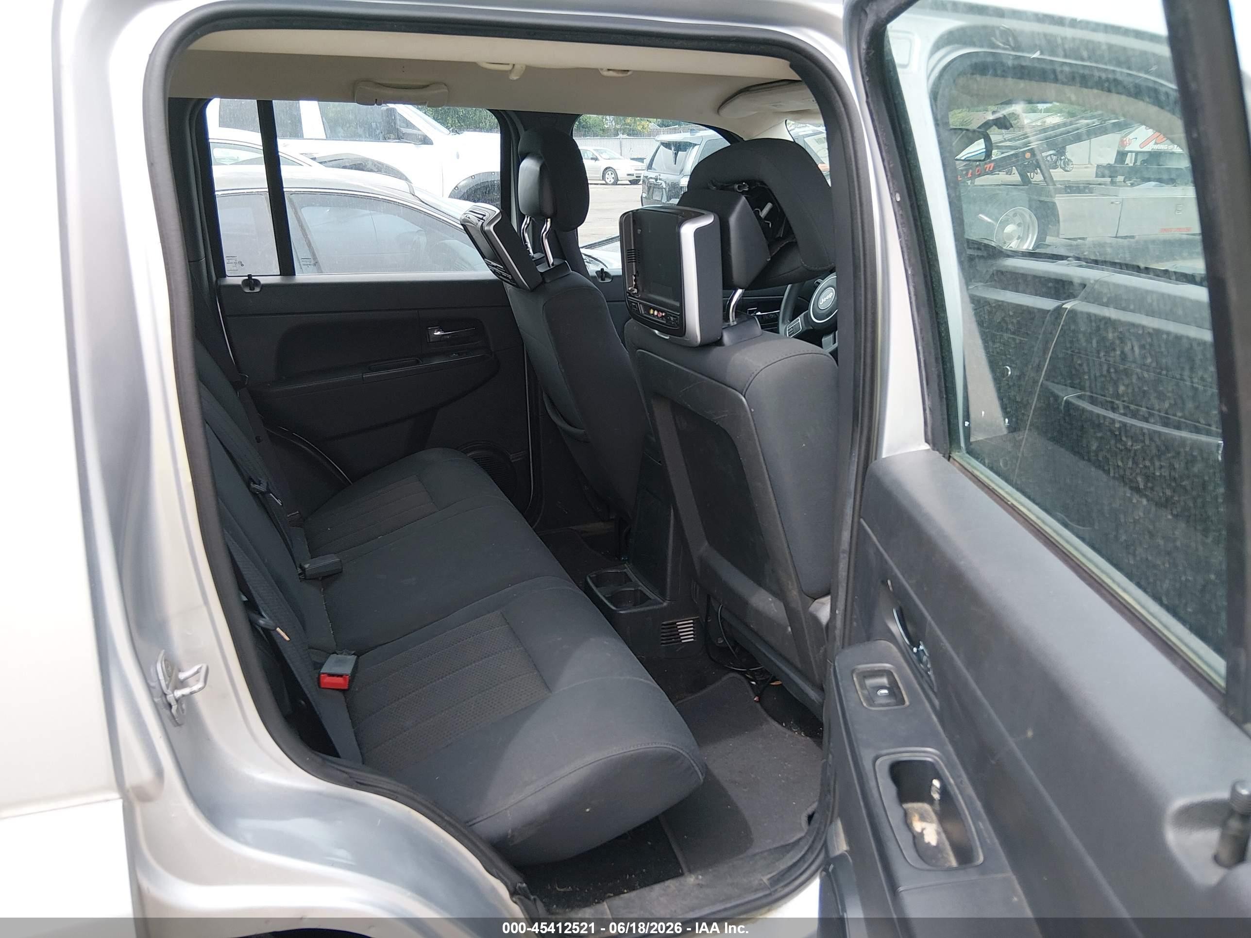 2012 Jeep Liberty Sport Silver vin: 1C4PJLAK7CW213655