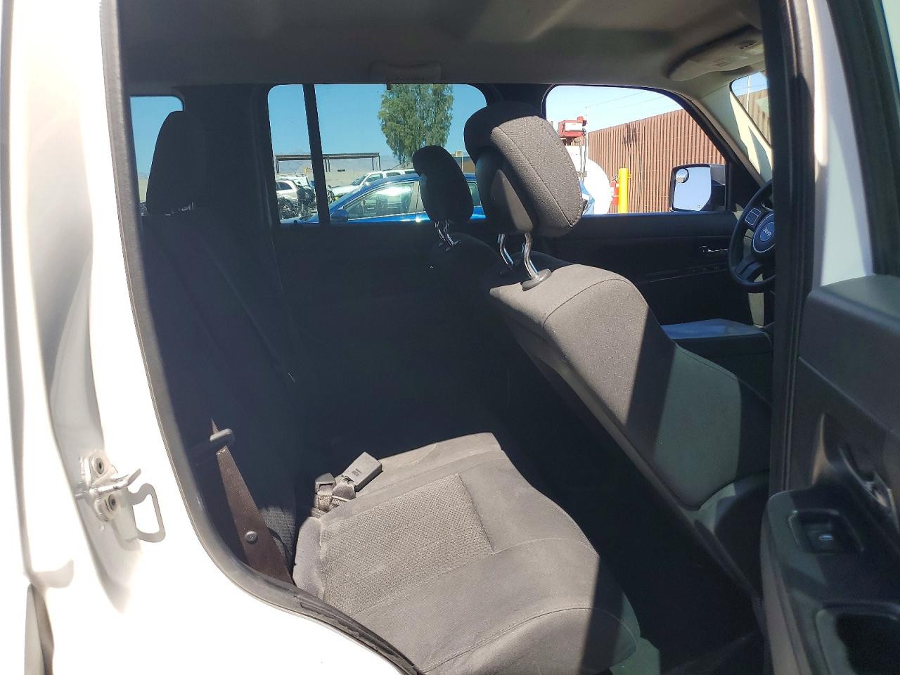 2012 Jeep Liberty Sport White vin: 1C4PJLAK8CW116710