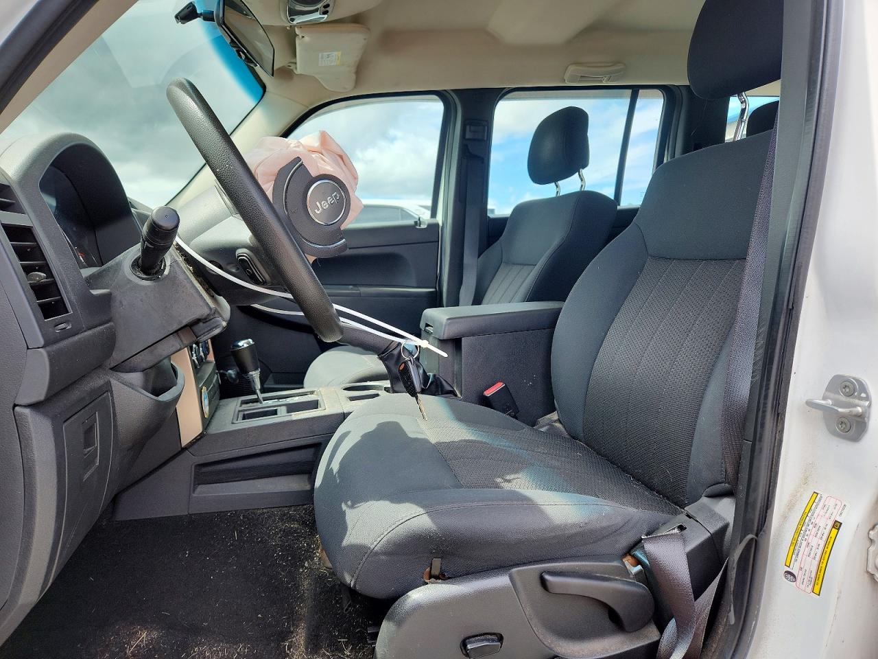 2012 Jeep Liberty Sport Белый vin: 1C4PJLAKXCW213228