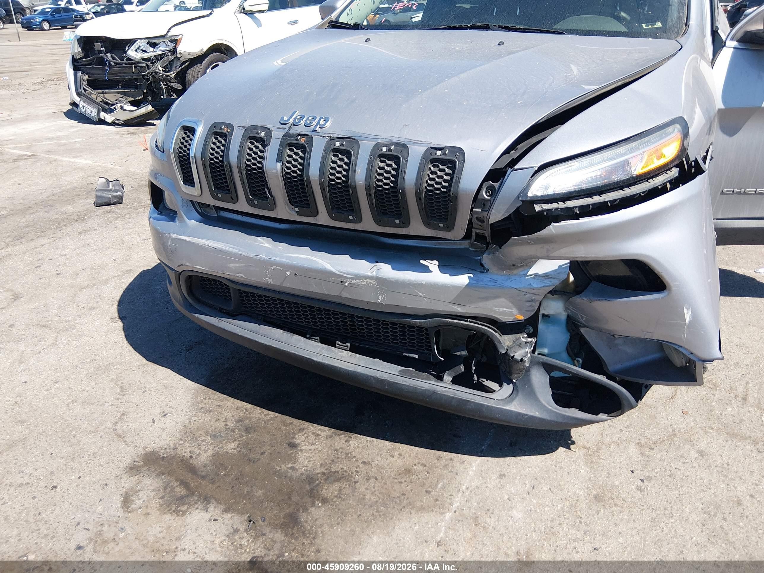 2014 Jeep Cherokee Latitude Серебряный vin: 1C4PJLCB0EW158403