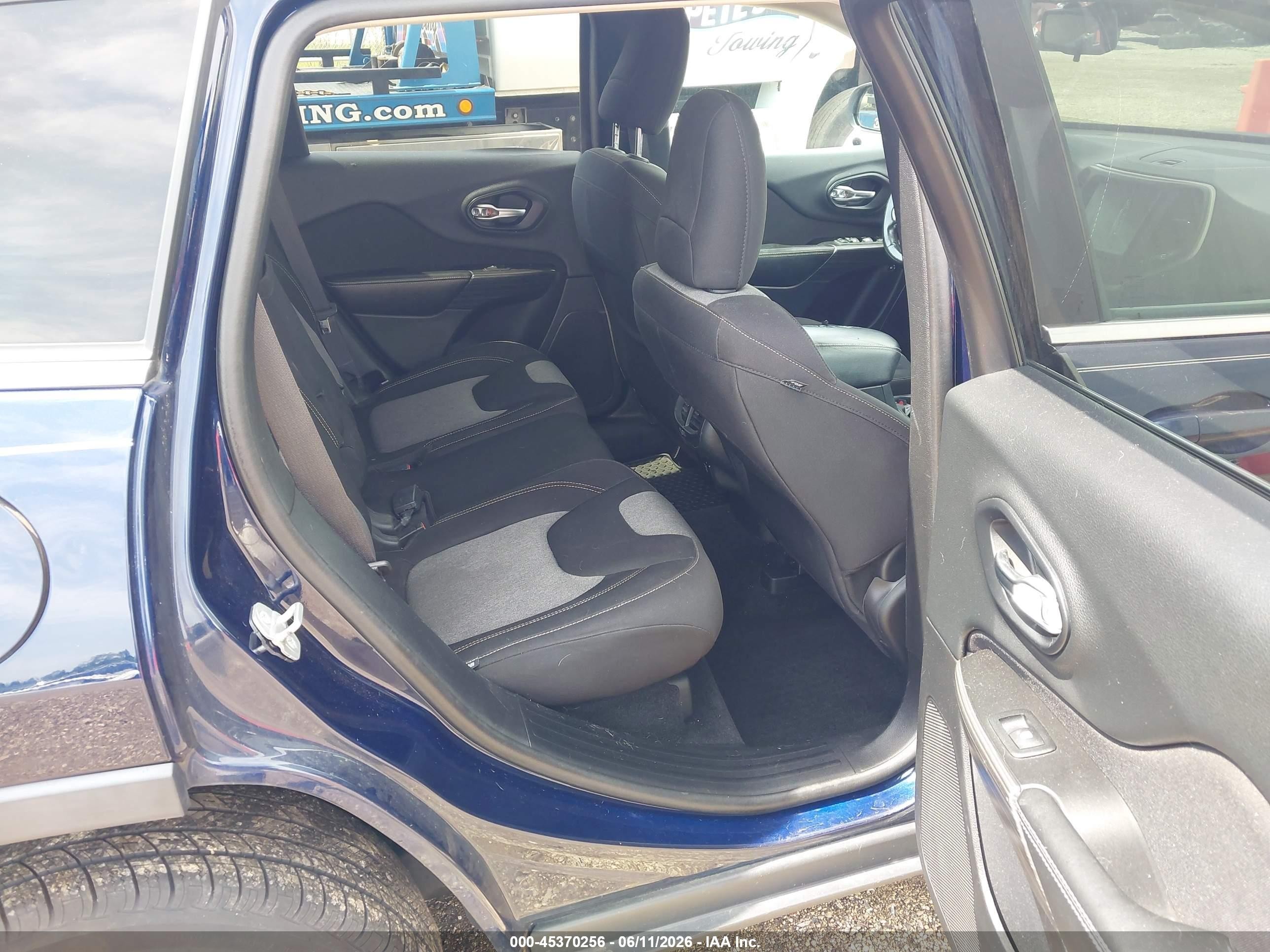 2014 Jeep Cherokee Latitude Blue vin: 1C4PJLCB0EW158675
