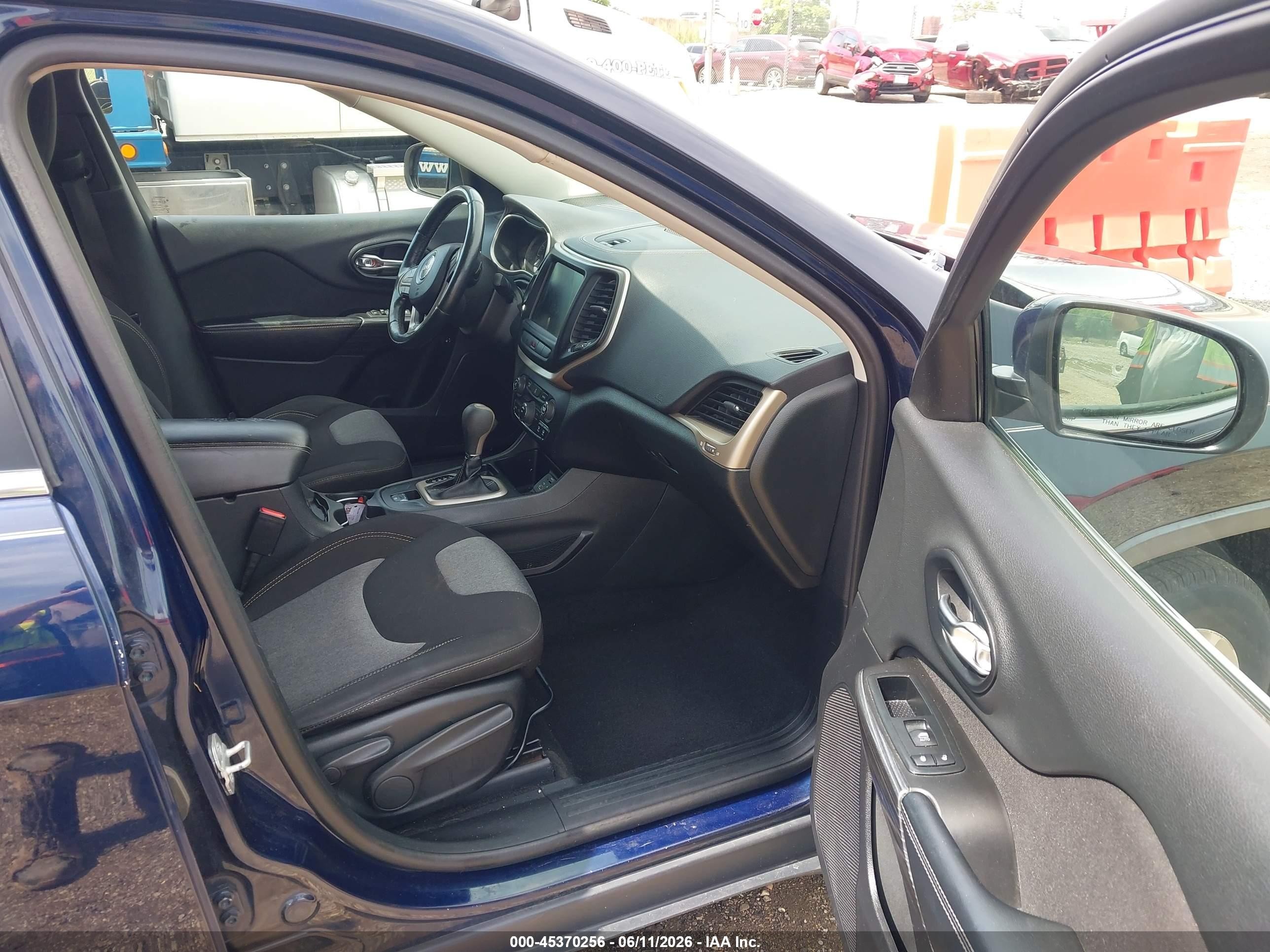 2014 Jeep Cherokee Latitude Blue vin: 1C4PJLCB0EW158675