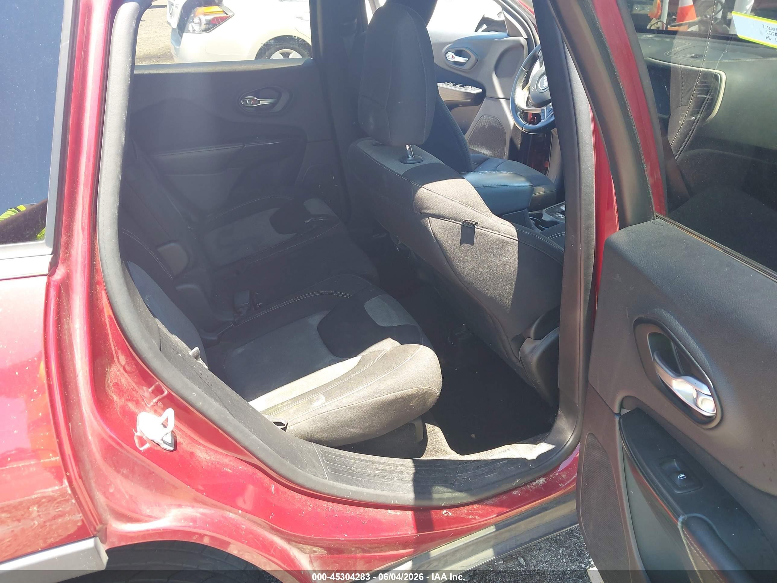 2014 Jeep Cherokee Latitude Red vin: 1C4PJLCB0EW186816