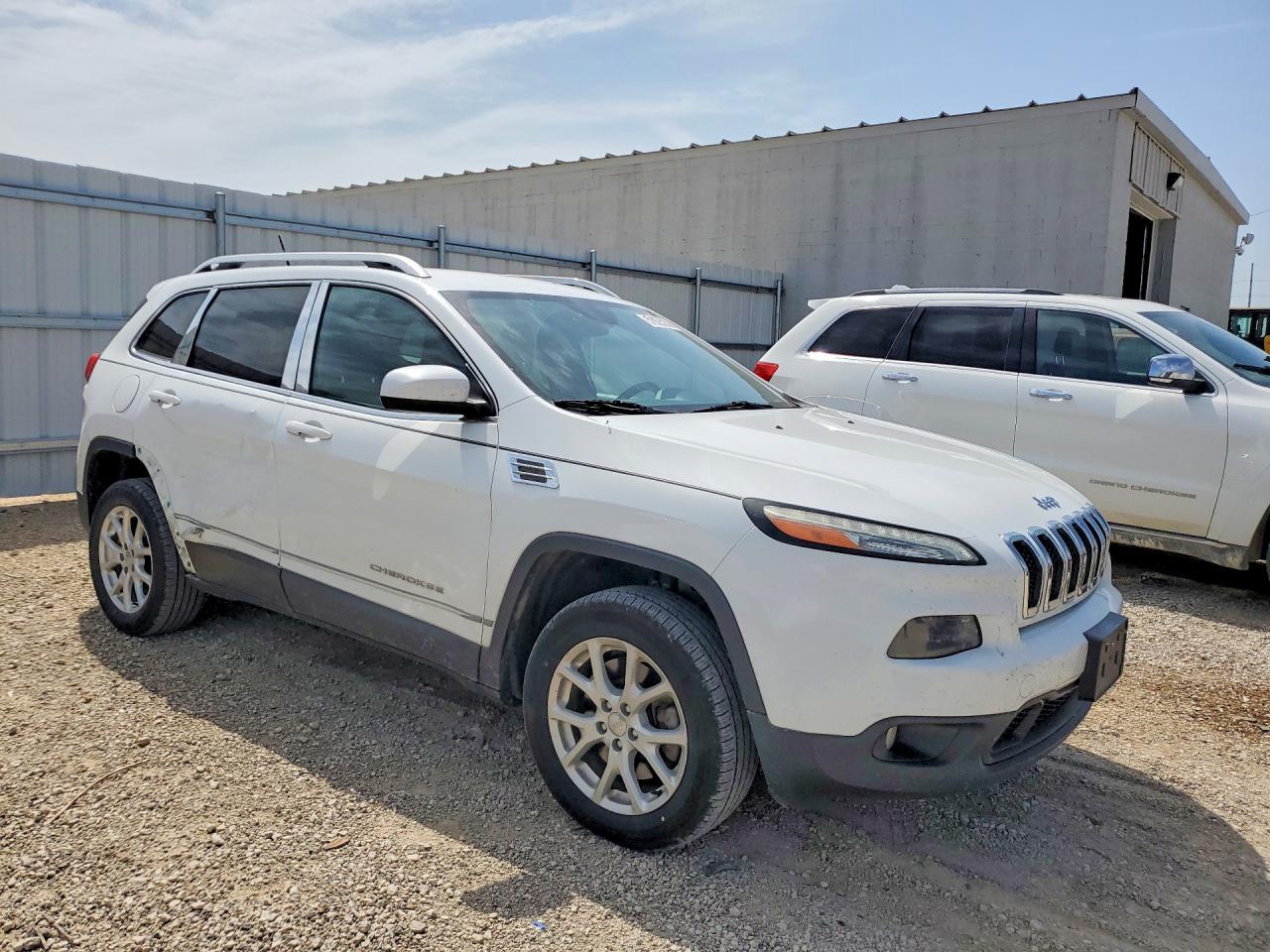 2014 Jeep Cherokee Latitude White vin: 1C4PJLCB0EW244830