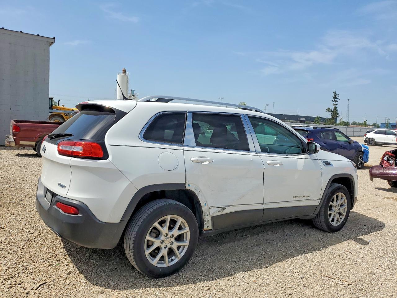2014 Jeep Cherokee Latitude White vin: 1C4PJLCB0EW244830
