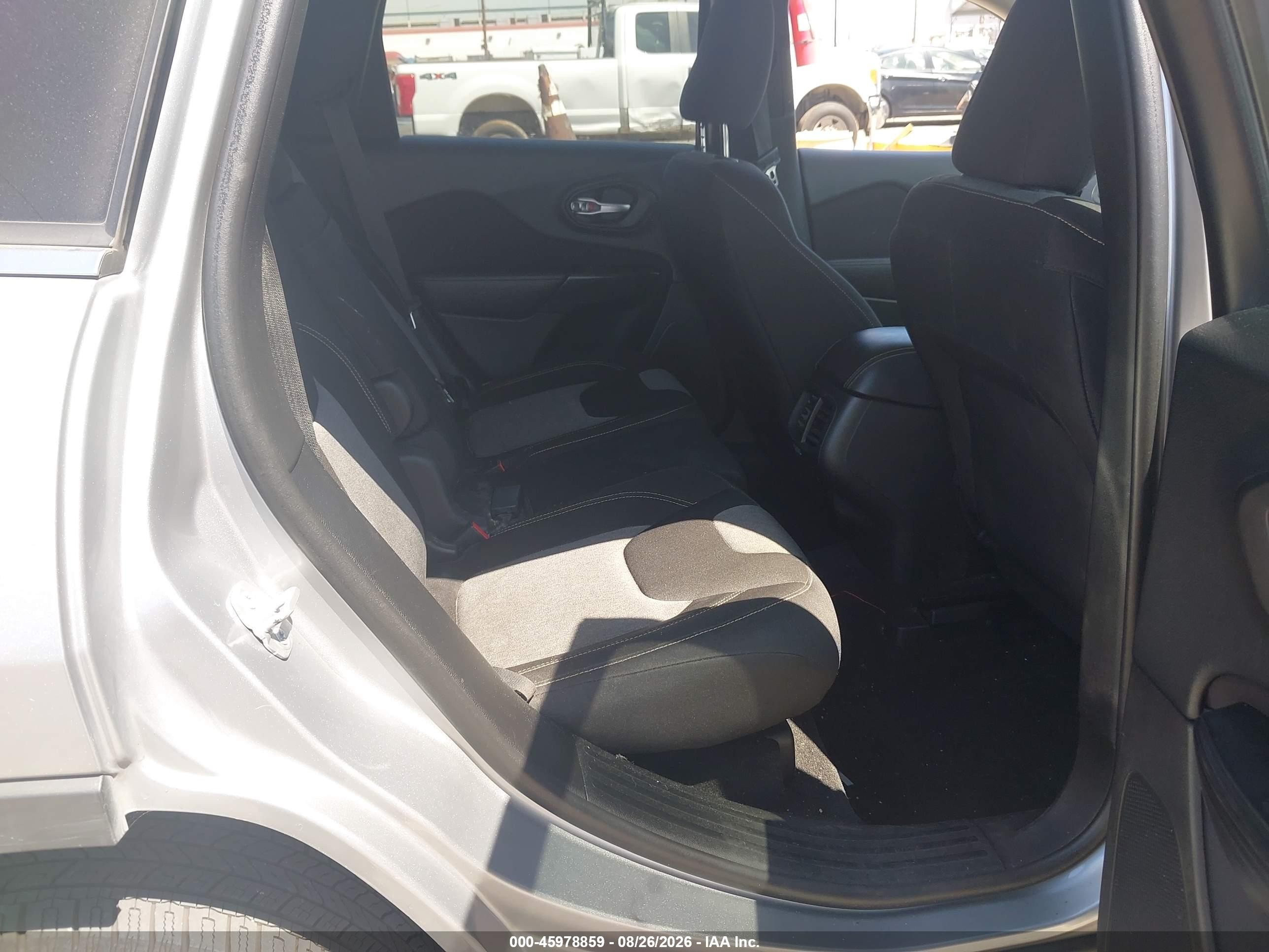 2014 Jeep Cherokee Latitude Silver vin: 1C4PJLCB0EW312172