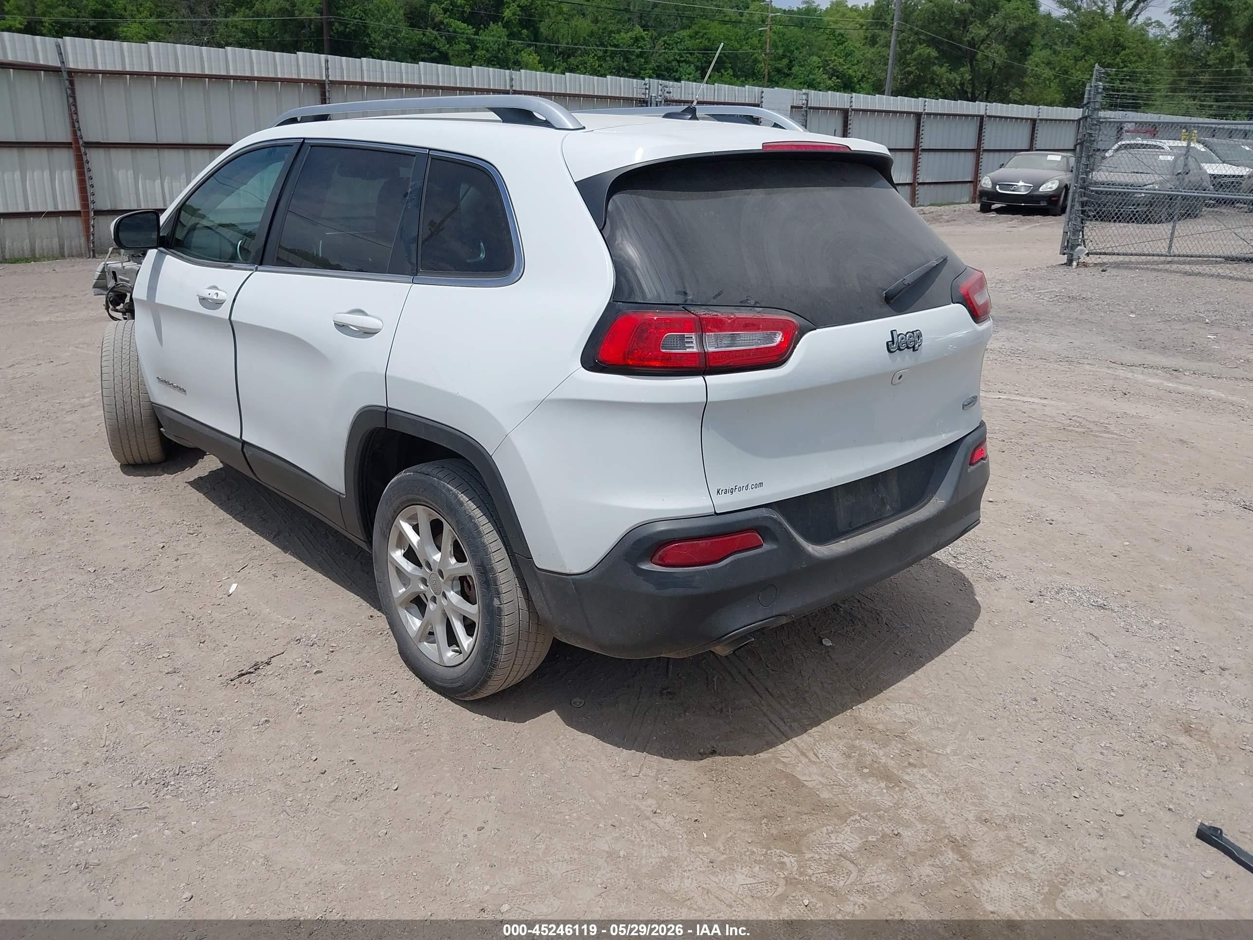 2014 Jeep Cherokee Latitude White vin: 1C4PJLCB0EW322104