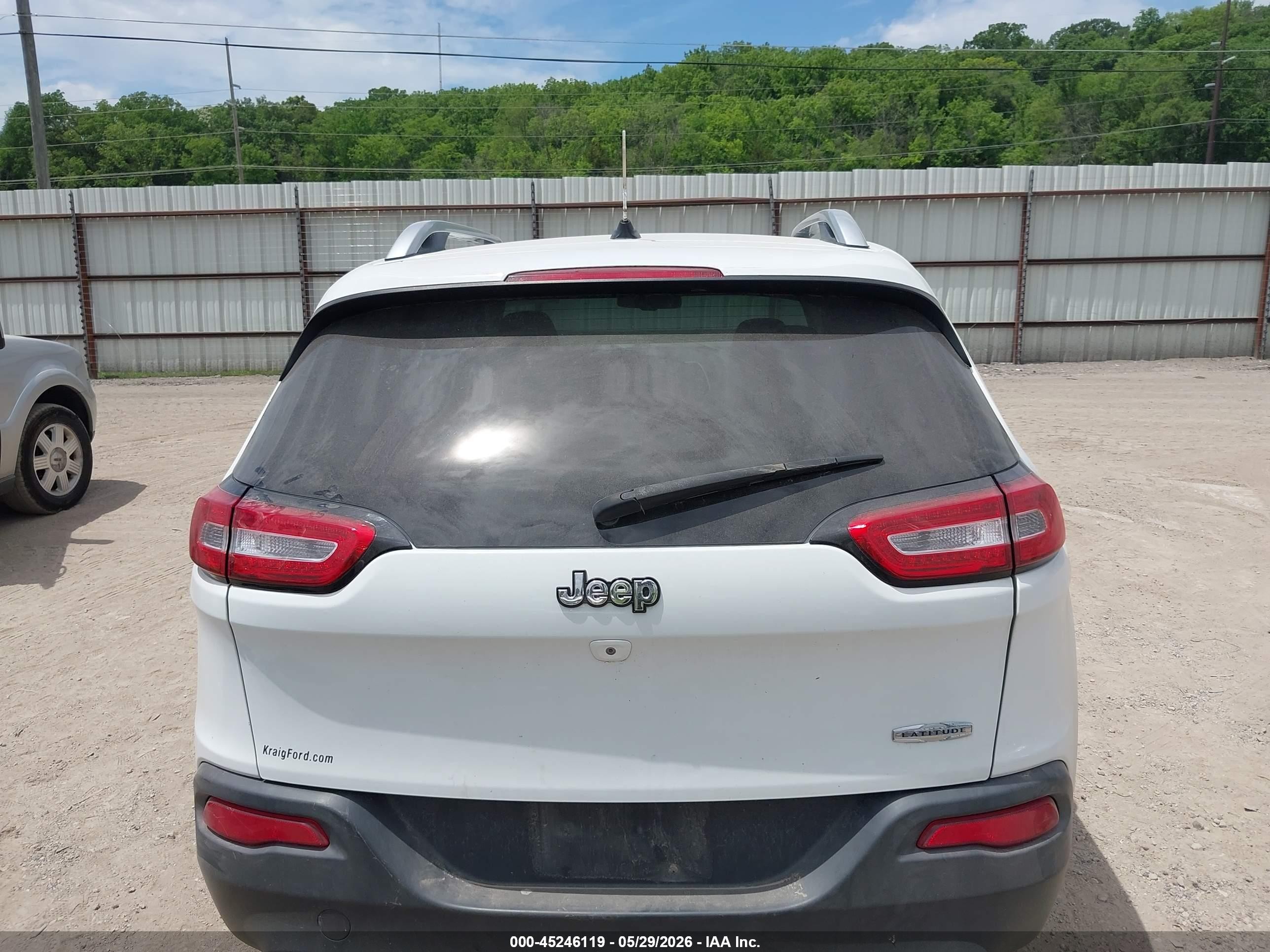 2014 Jeep Cherokee Latitude White vin: 1C4PJLCB0EW322104