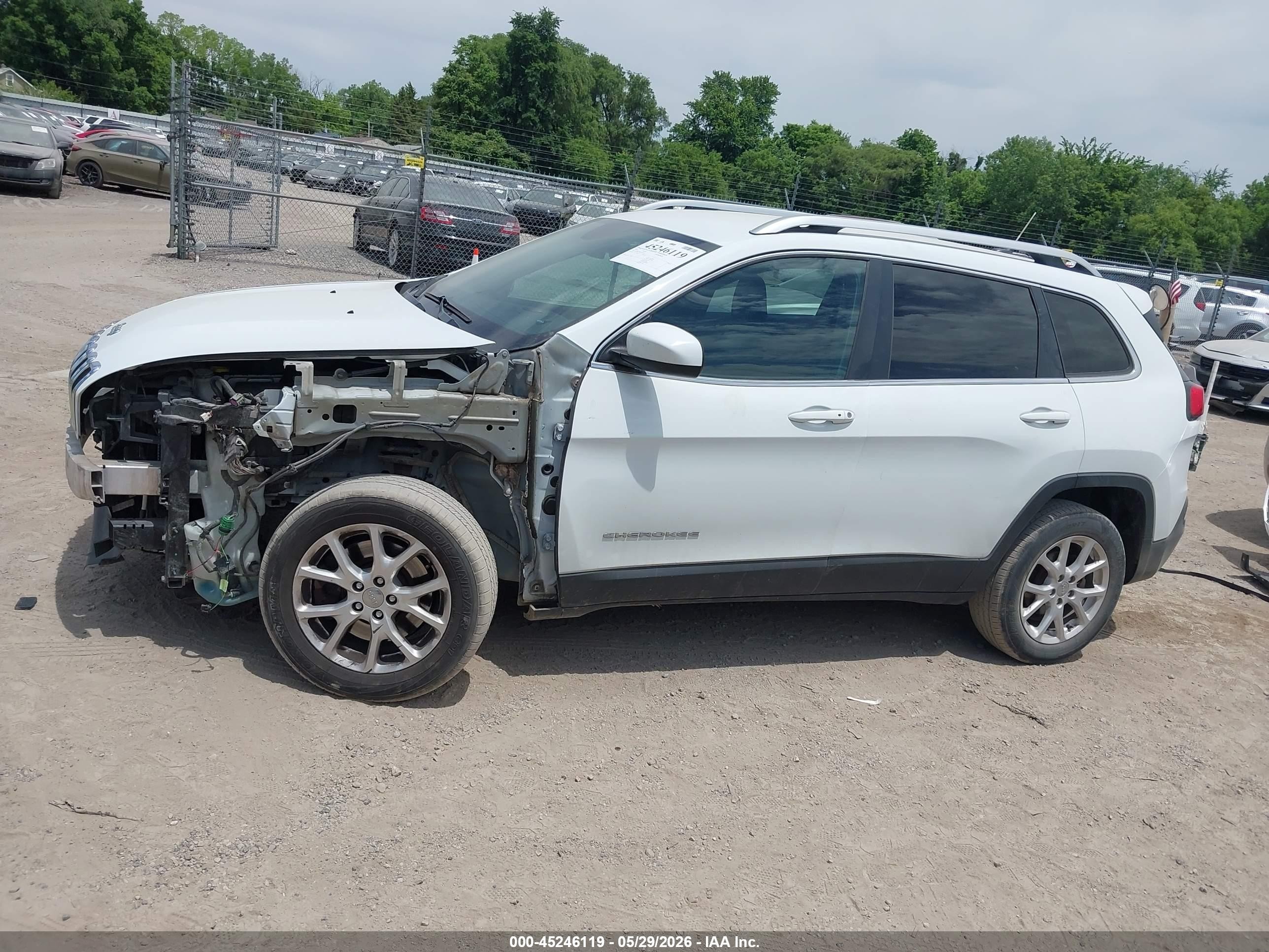 2014 Jeep Cherokee Latitude White vin: 1C4PJLCB0EW322104