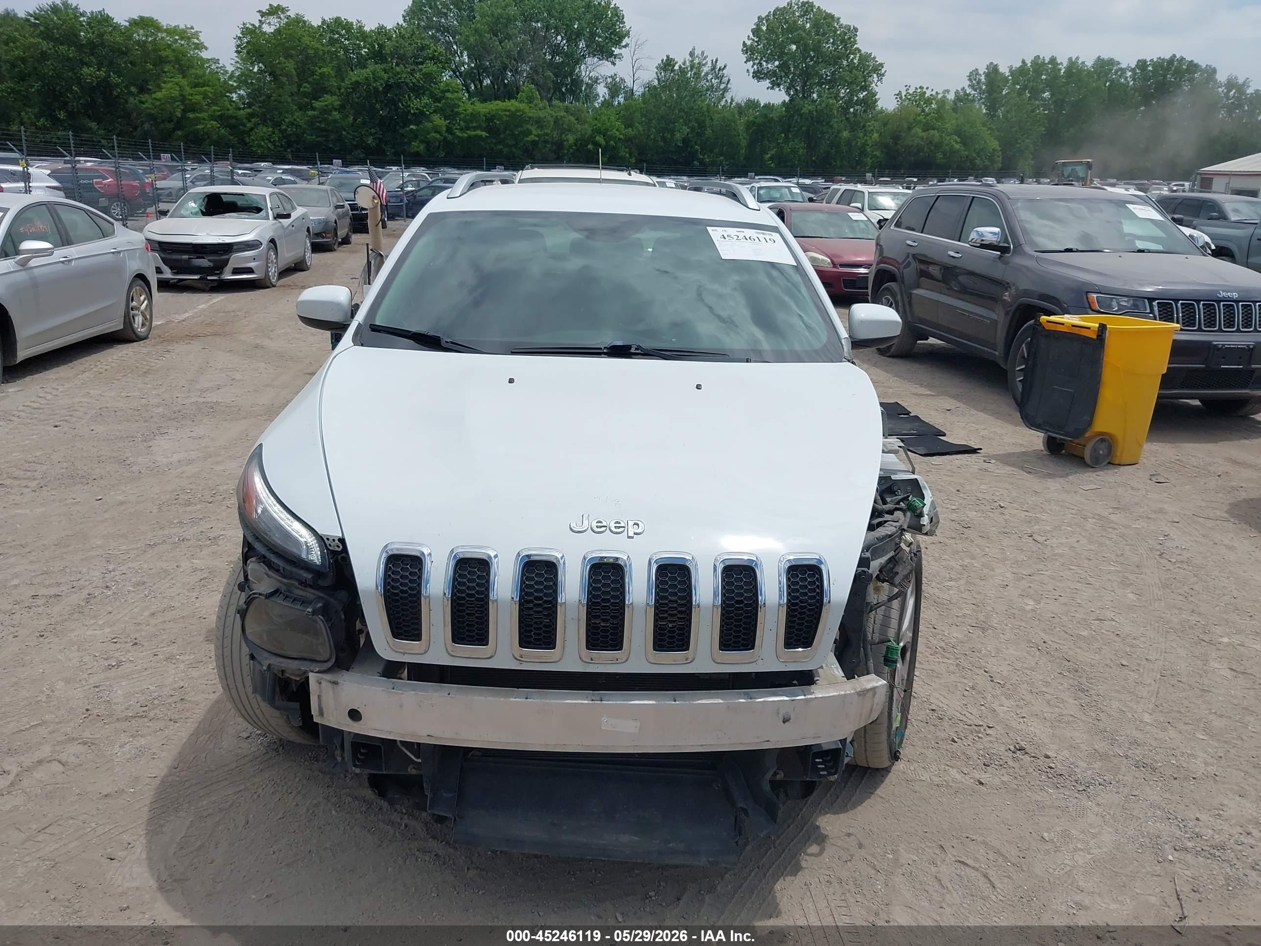 2014 Jeep Cherokee Latitude White vin: 1C4PJLCB0EW322104