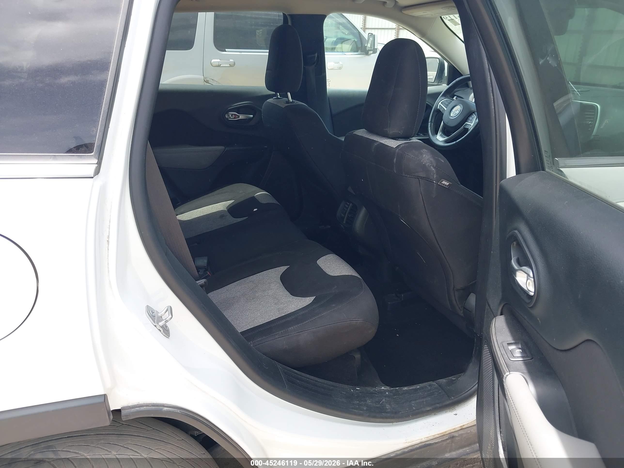 2014 Jeep Cherokee Latitude White vin: 1C4PJLCB0EW322104
