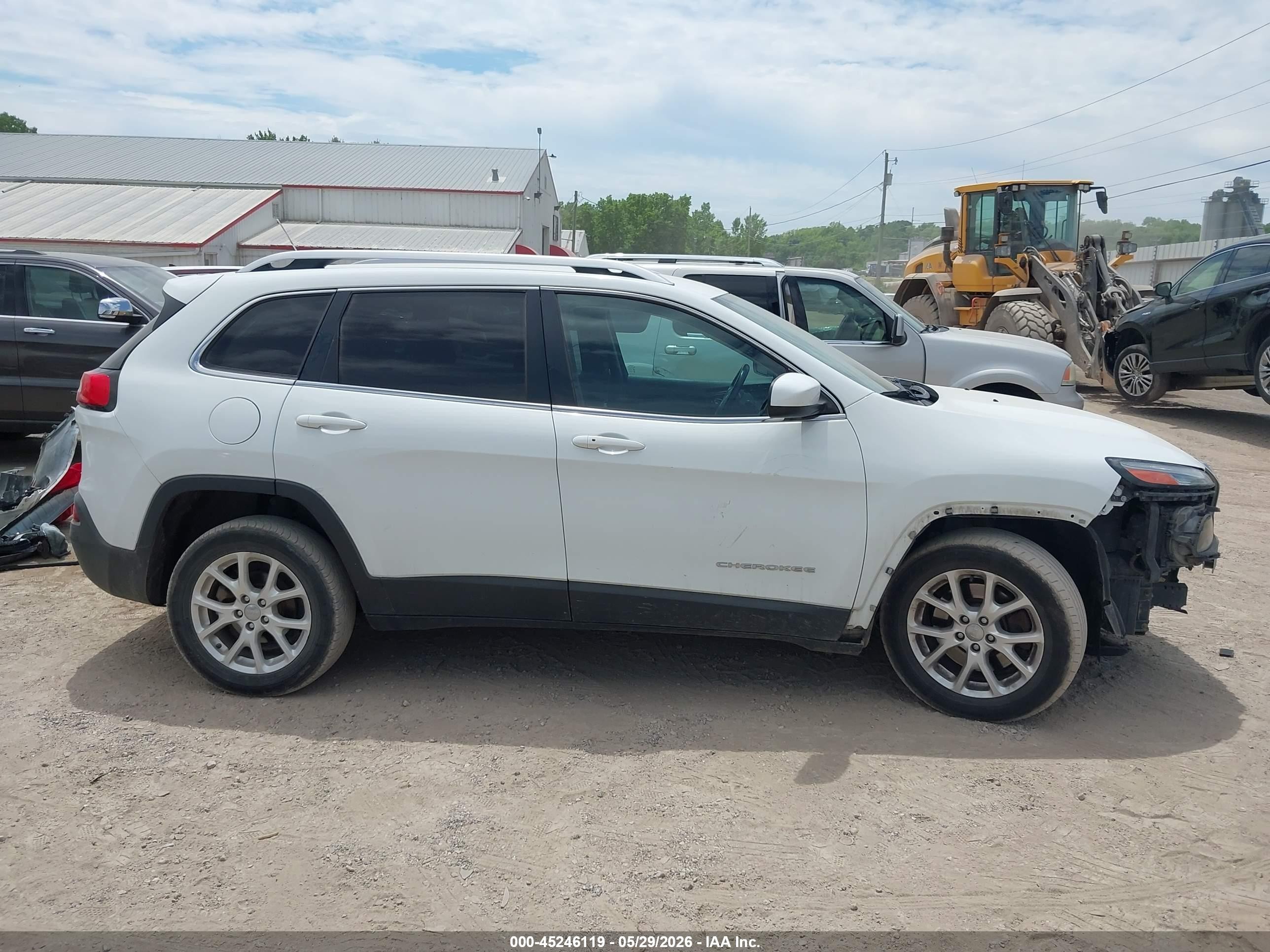 2014 Jeep Cherokee Latitude White vin: 1C4PJLCB0EW322104