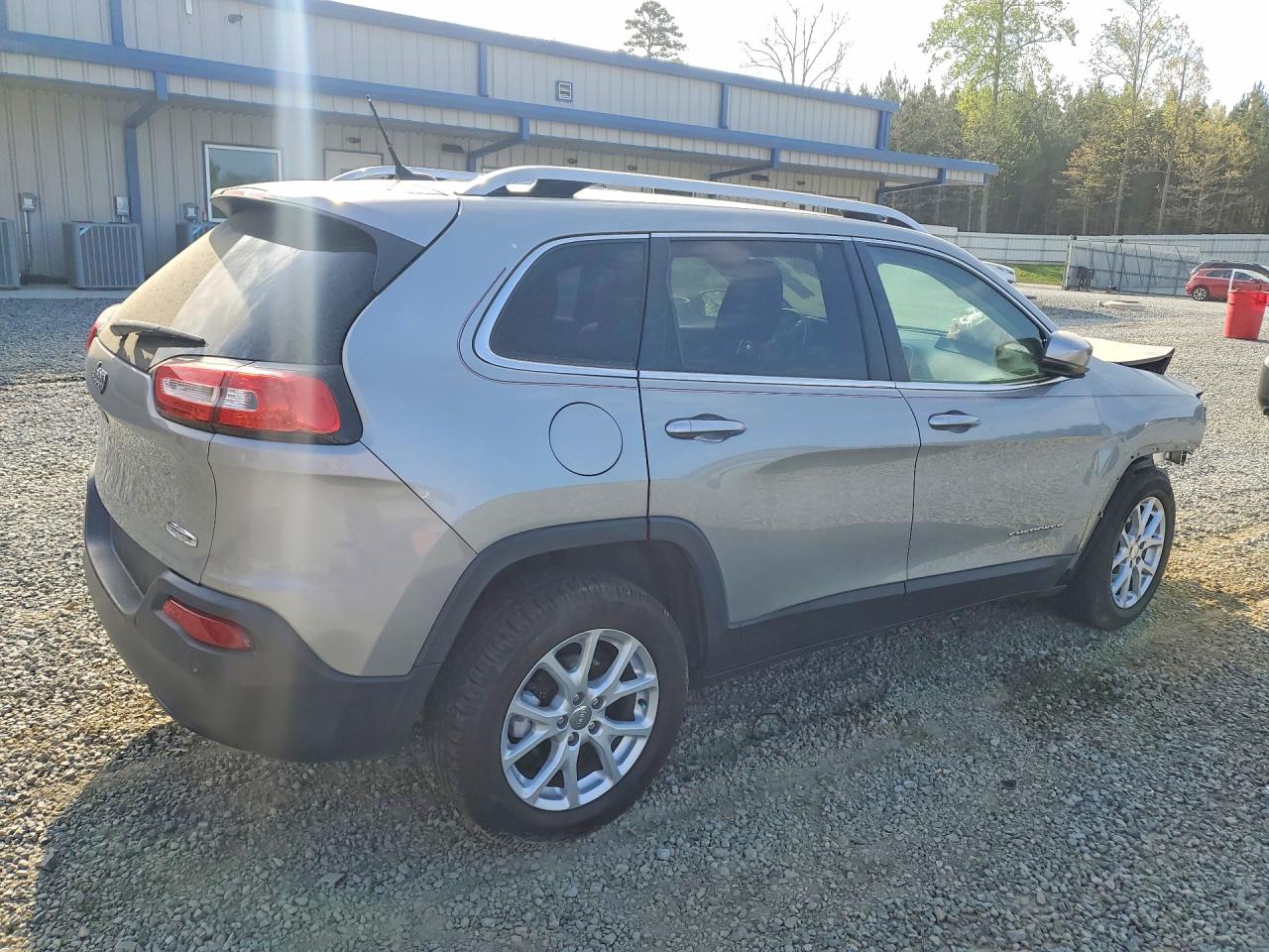 2015 Jeep Cherokee Latitude Silver vin: 1C4PJLCB0FW531165