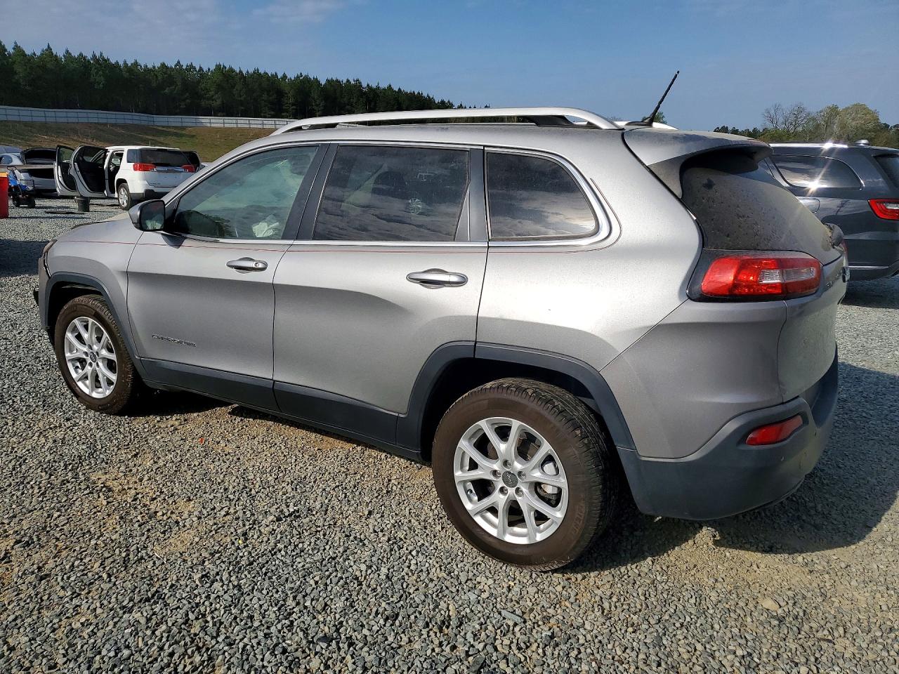 2015 Jeep Cherokee Latitude Silver vin: 1C4PJLCB0FW531165