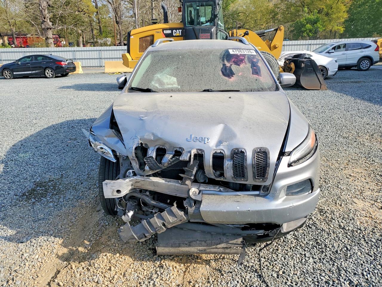 2015 Jeep Cherokee Latitude Silver vin: 1C4PJLCB0FW531165