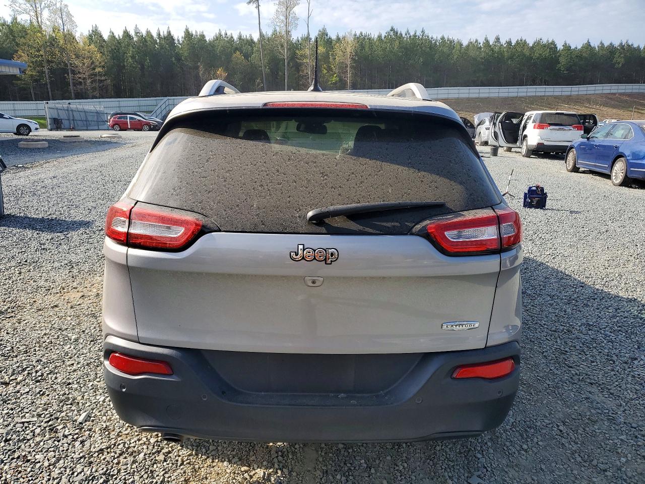 2015 Jeep Cherokee Latitude Silver vin: 1C4PJLCB0FW531165