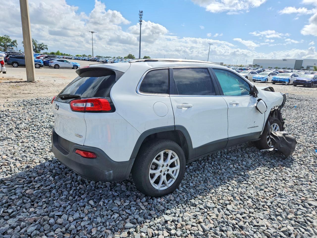 2015 Jeep Cherokee Latitude White vin: 1C4PJLCB0FW627653