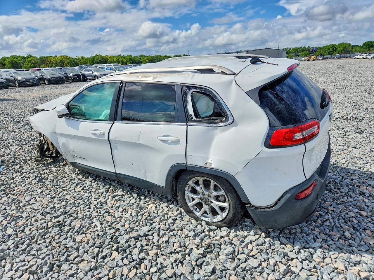 2015 Jeep Cherokee Latitude White vin: 1C4PJLCB0FW627653