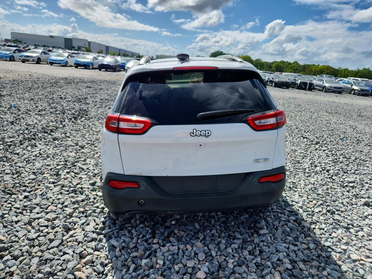 2015 Jeep Cherokee Latitude White vin: 1C4PJLCB0FW627653