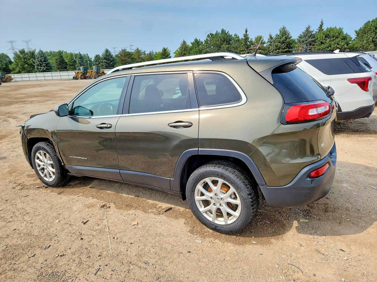2015 Jeep Cherokee Latitude Green vin: 1C4PJLCB0FW670616