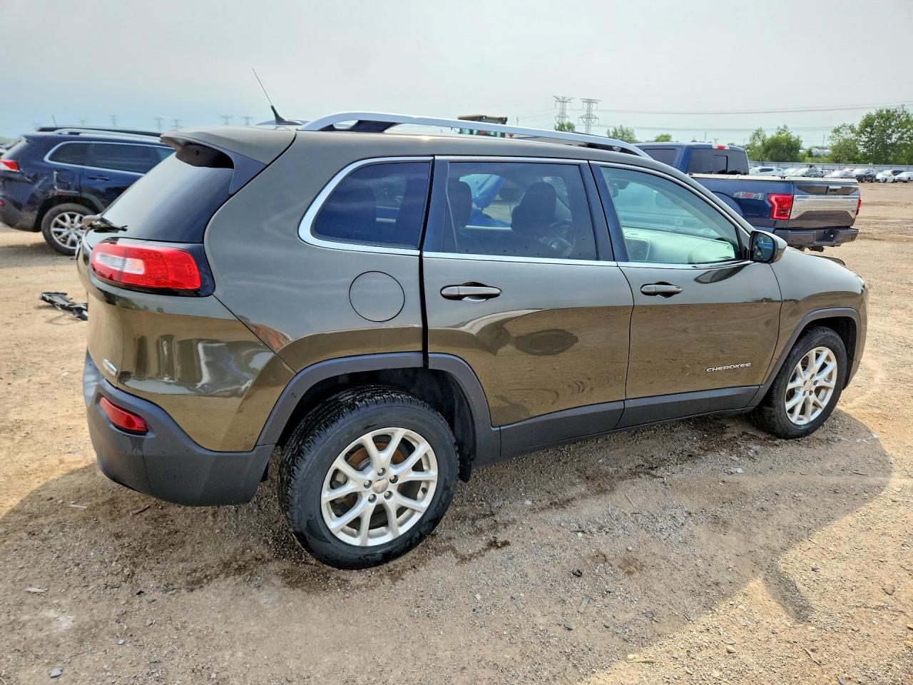 2015 Jeep Cherokee Latitude Green vin: 1C4PJLCB0FW670616