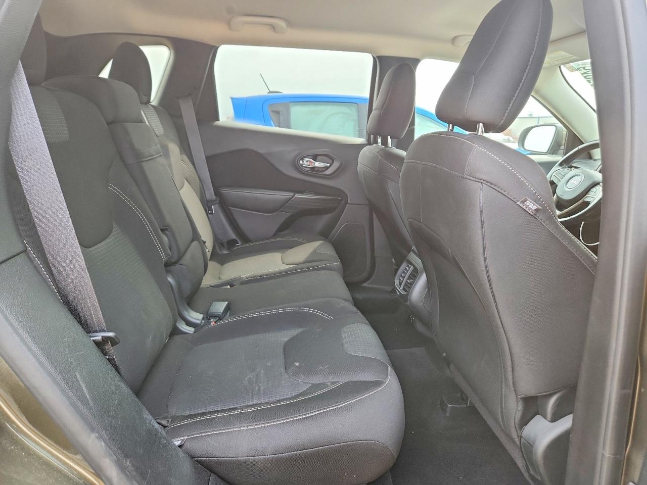 2015 Jeep Cherokee Latitude Green vin: 1C4PJLCB0FW670616