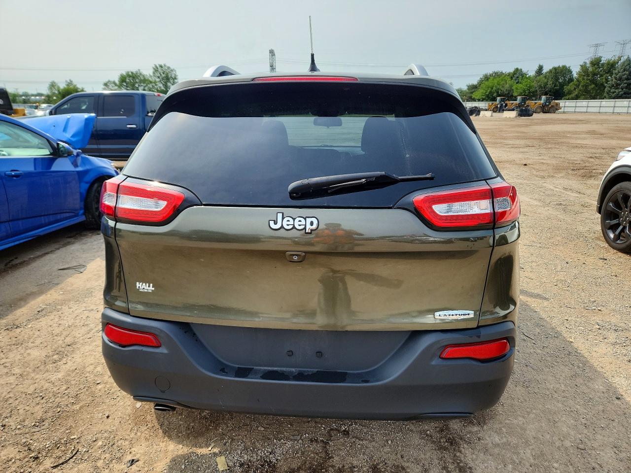 2015 Jeep Cherokee Latitude Green vin: 1C4PJLCB0FW670616